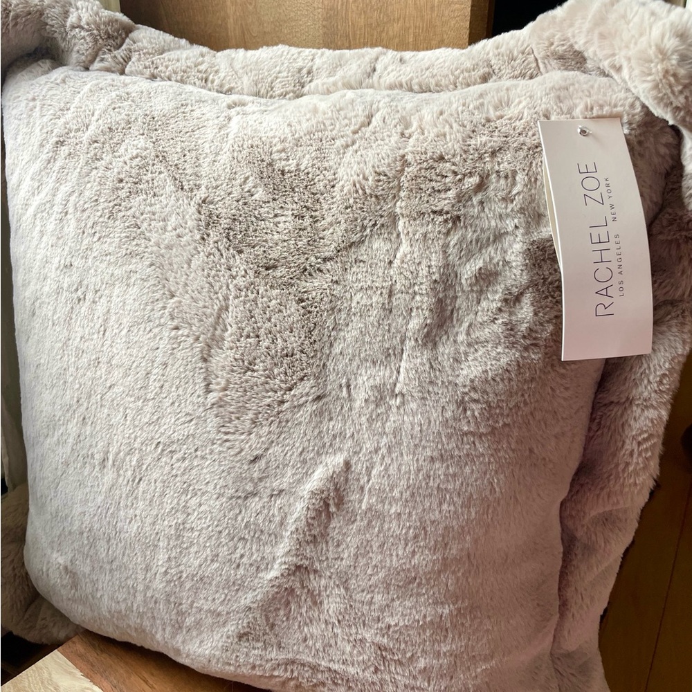 RACHEL ZOE Soft & Cozy Faux Fur Accent Pillow ! NWT! Cuddle up in coziness 😴 - Picture 3 of 14